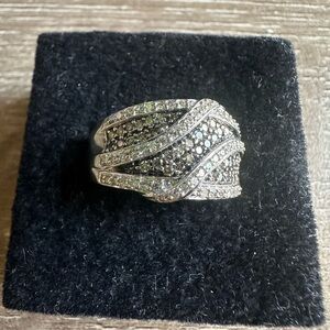 VINTAGE 10K  WHITE GOLD 0.70CT TW CHOCOLATE AND WHITE DIAMONDS RING SIZE 8.25